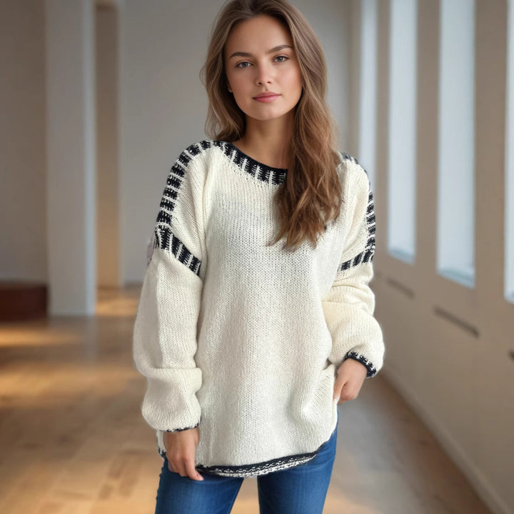Kvinders chunky strikpullover med en afslappet pasform og stribede ærmer Stilla