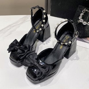 Damer Elegante Plateau-Pumps med perleaccent og sløjfedesign Stilla