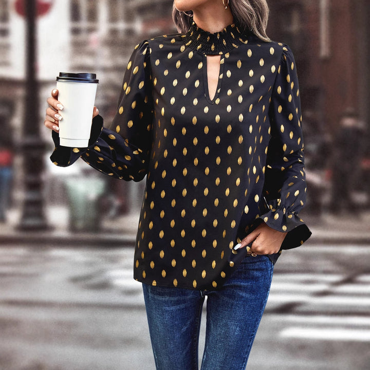 Dame elegant bluse med moderne halsudskæring og gyldne accenter Stilla