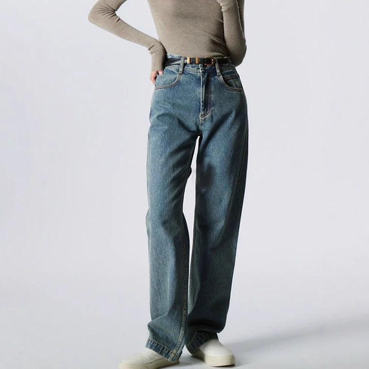 Dame afslappede jeans i moderne, loose fit med frynset kant og vintage-inspirerede accenter Stilla