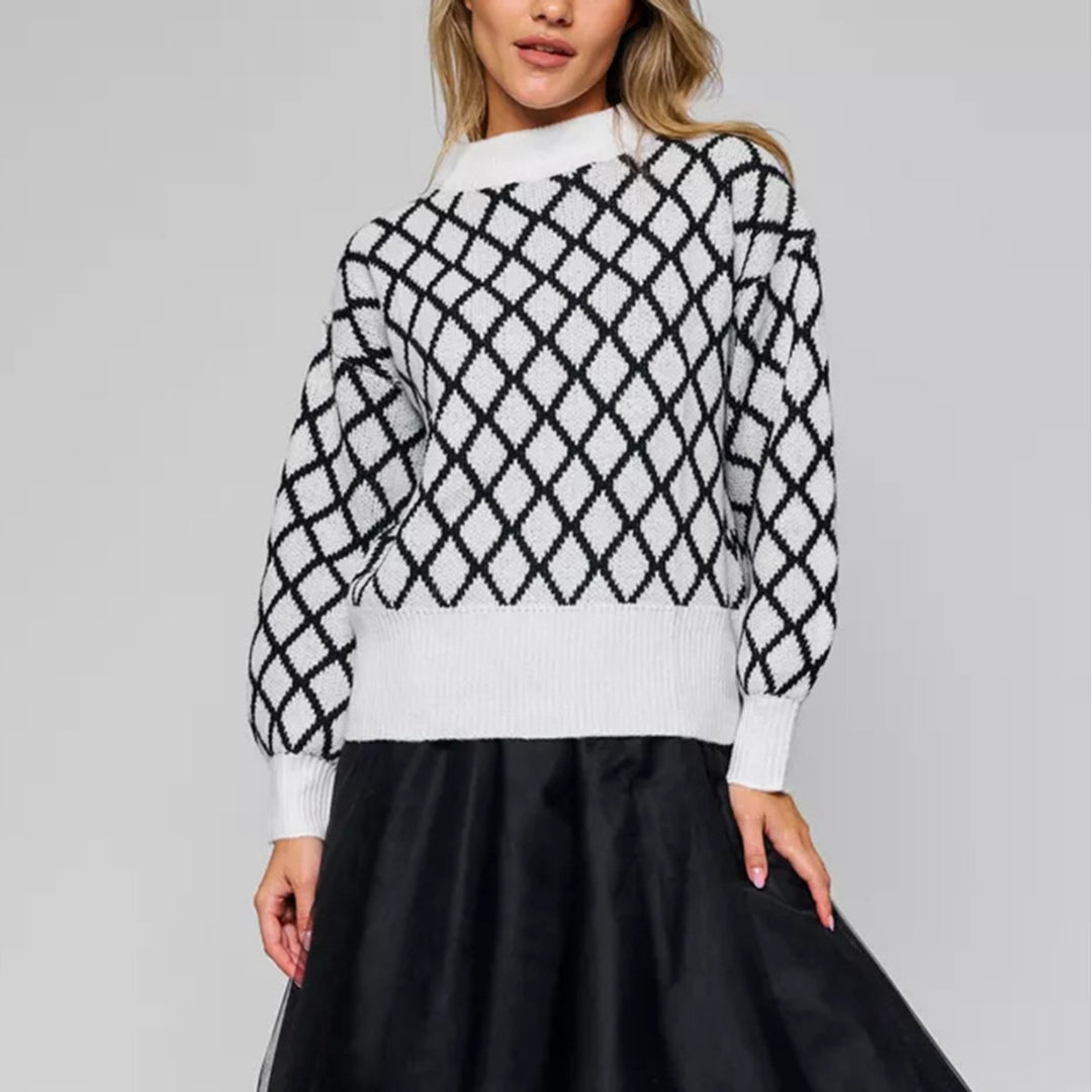 Kvindernes strikkede sweater med moderne diamantmønster og innovativt snit Stilla