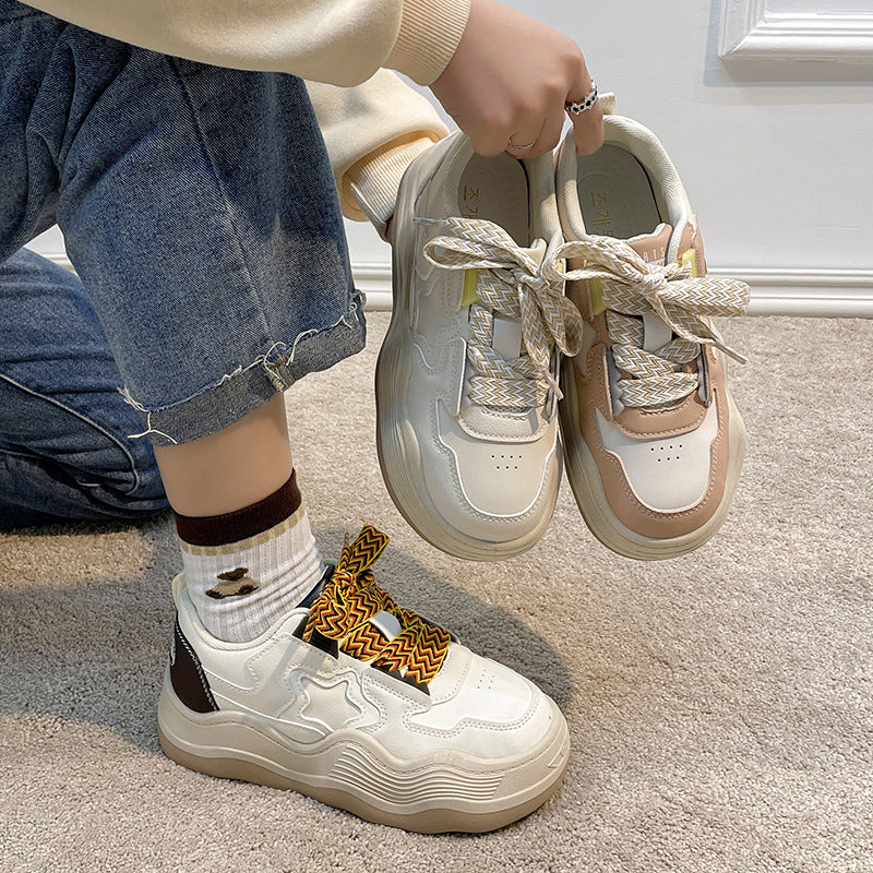 Dame Sporty Sneakers med struktureret overdel og innovative snøringsdetaljer Stilla