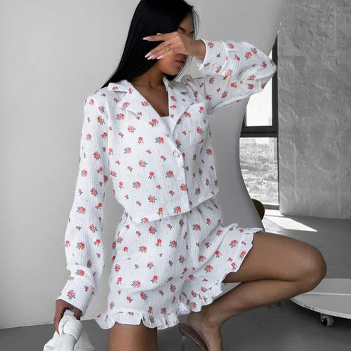 Dame pyjamasæt med blomstermønster og rynkede afslutninger Stilla