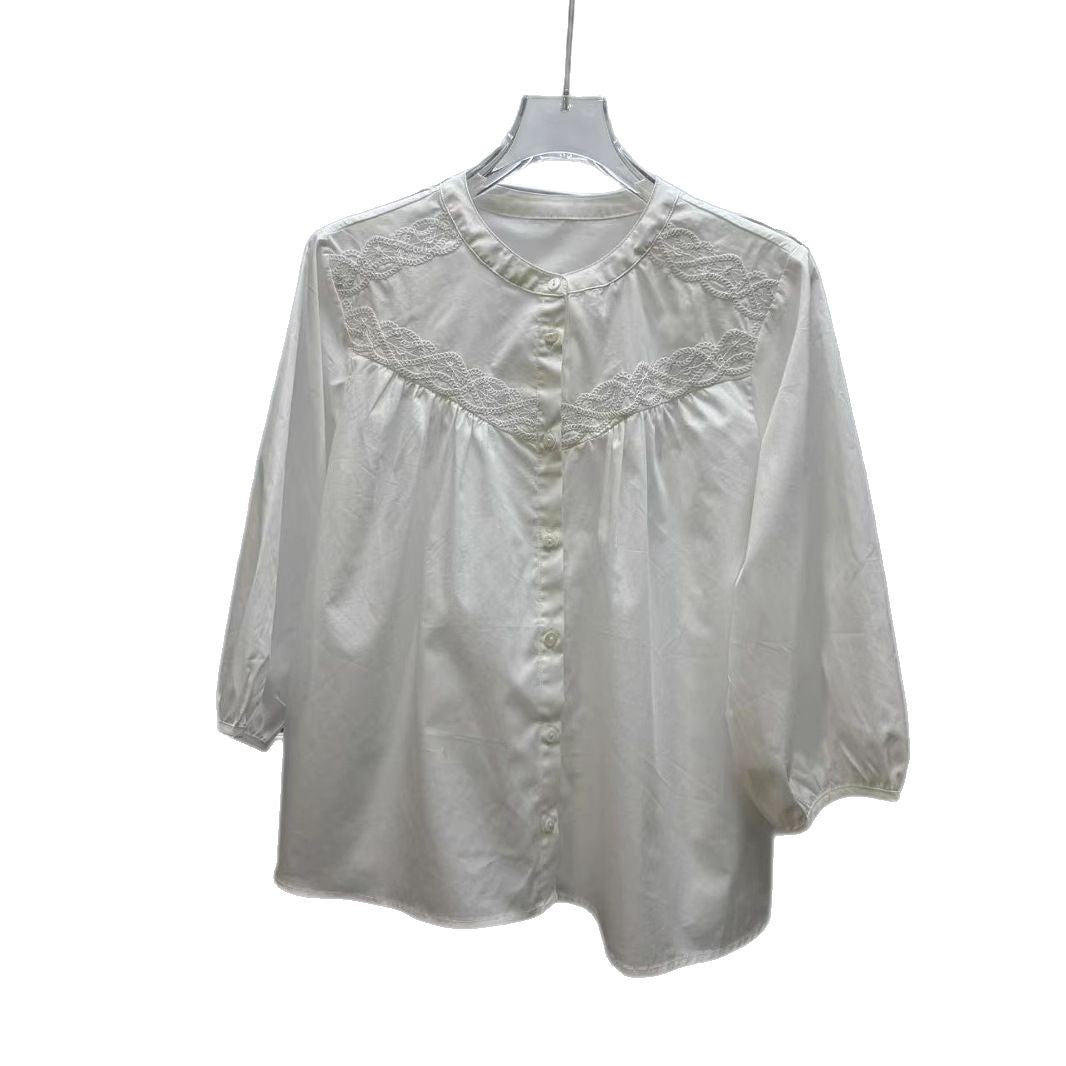 Damebluse med elegant blonder og afslappet snit Stilla