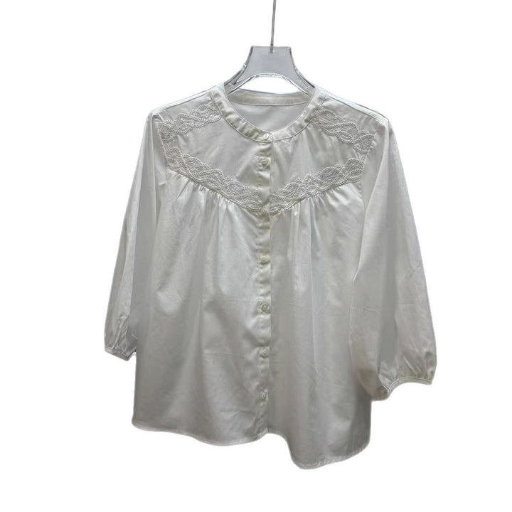 Damebluse med elegant blonder og afslappet snit Stilla