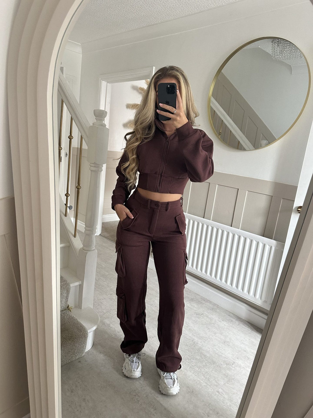 Kvinders fashionable cropped fritids sæt med funktionel lynlås og praktiske lommer