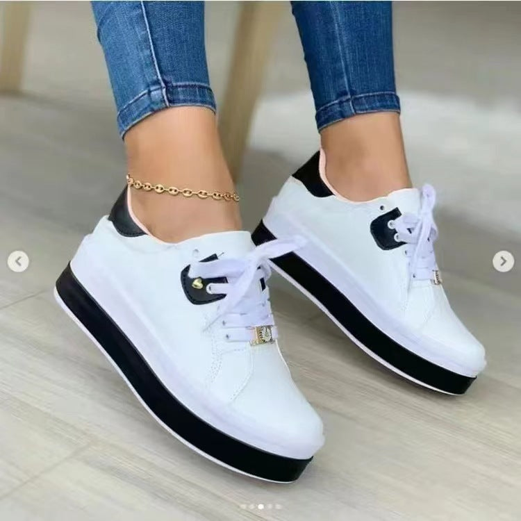 Dame plateausneakers med stilfulde accenter Stilla
