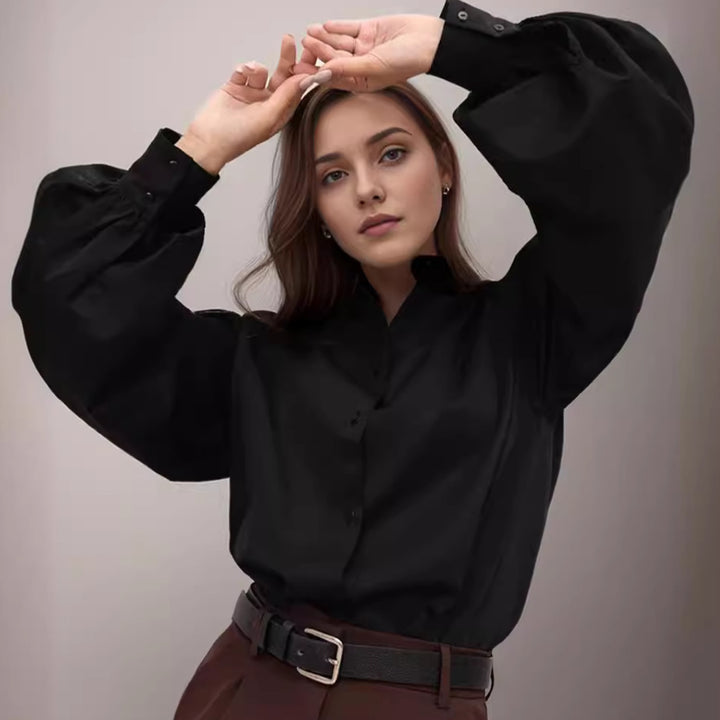 Damebluse med voluminøse ærmer og moderne krave Stilla