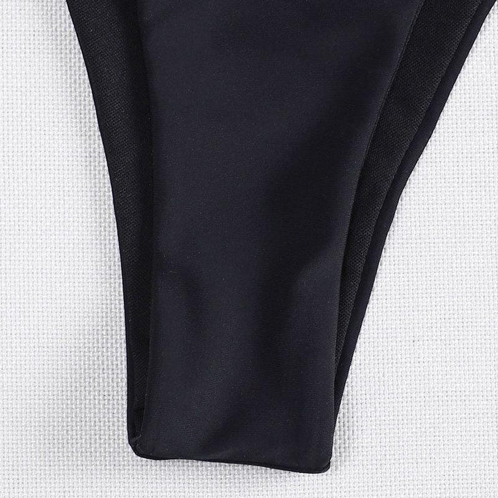 Dame bikiniunderdel med justerbare bindebånd og elegante metalringe Skovae
