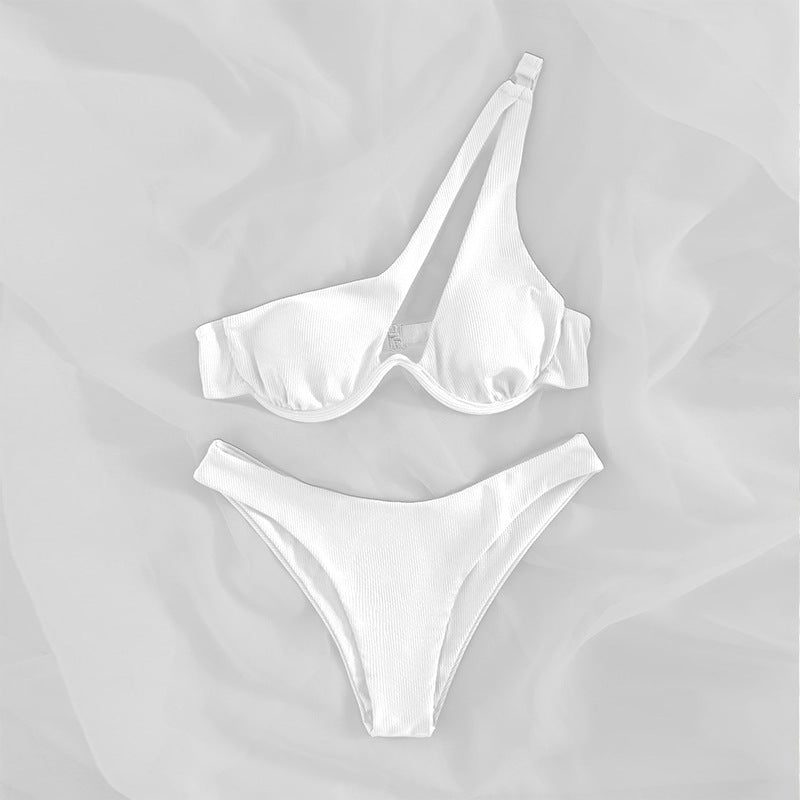 Dame triangel-bikini med asymmetrisk snit og elastiske stropper Skovae