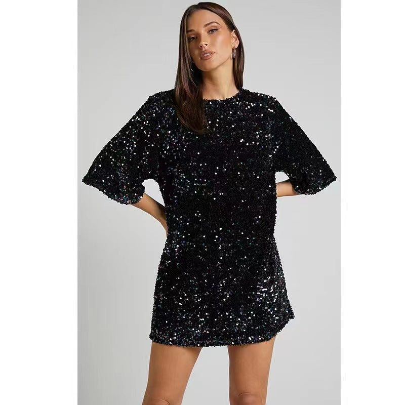 Kvindelige prangende mini kjoler med glitter, løse ærmer og et elegant udseende til sneakers