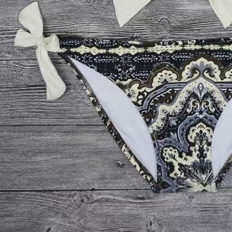 Dame triangel-bikini med detaljeret dekorerede stropper og harmonisk mønster Skovae