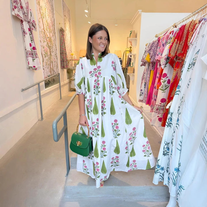 Dame maxikjole med blomsterdesign og afslappet silhuet Stilla