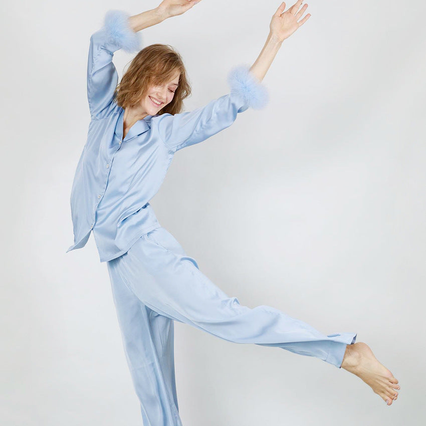 Dame Satin Pyjamakombi med luksuriøs fjerbesætning Stilla