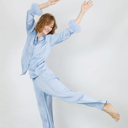 Dame Satin Pyjamakombi med luksuriøs fjerbesætning Stilla