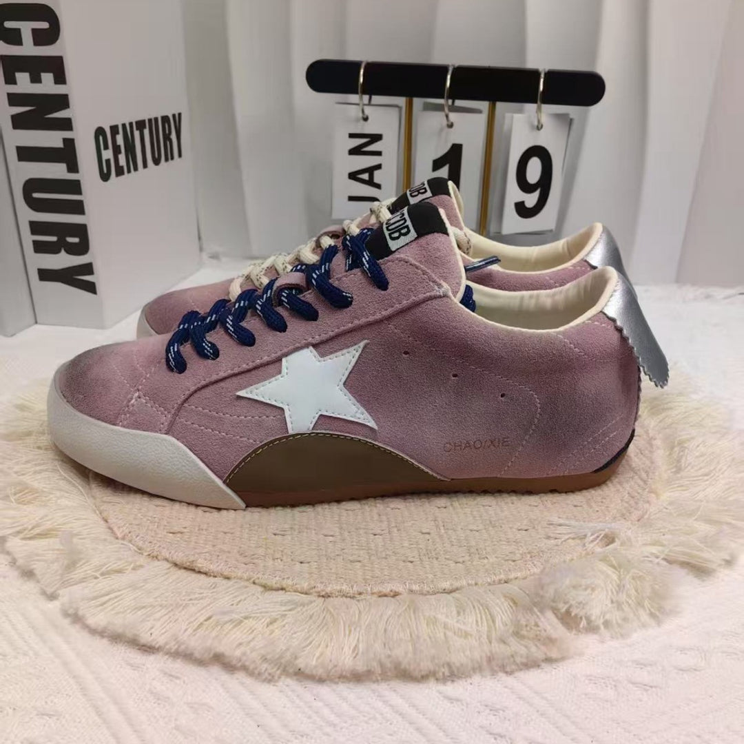 Dame sneakers med blødt ruskind og moderigtige detaljer Stilla