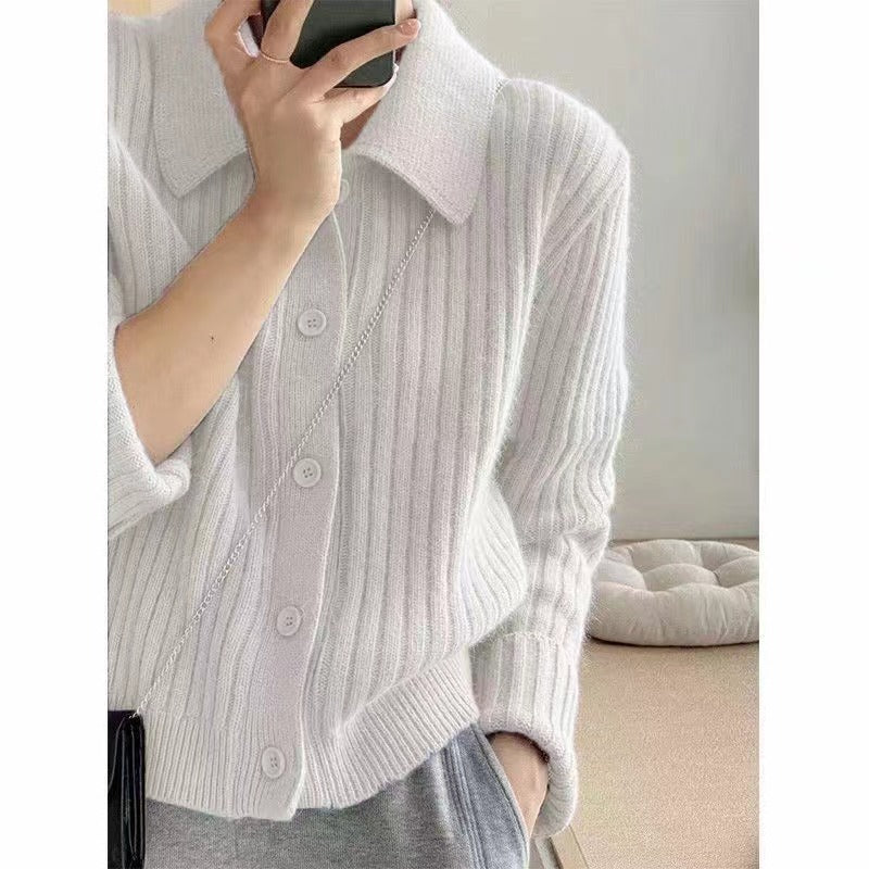 Dame cardigan med elegant knaplukning og ultramoderne ribbet design Stilla