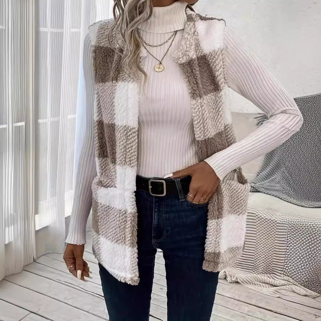 Damevest i blødt fleece i ternet design Stilla