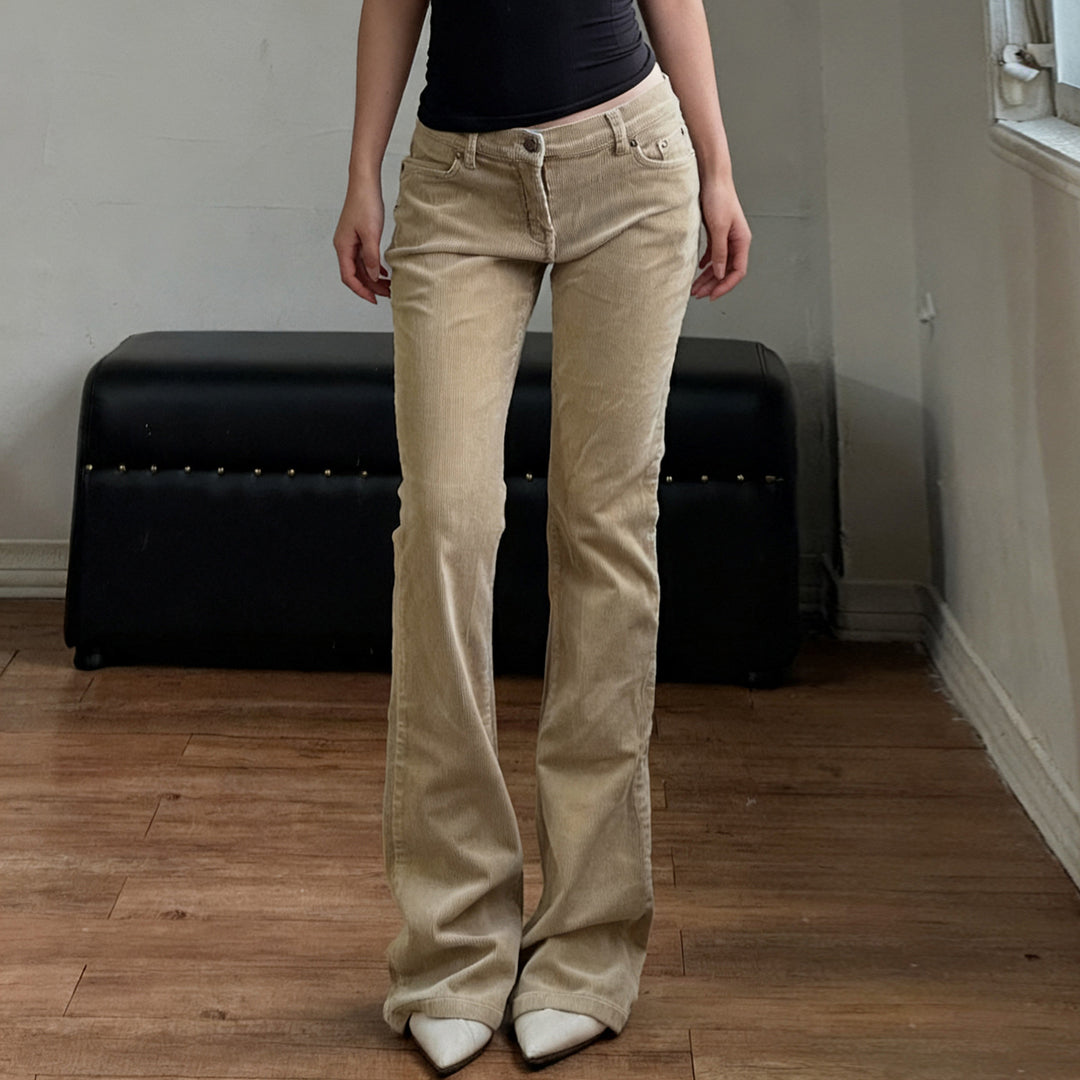 Dame flared jeans med klassisk high-waist skæring og trendy detaljer Skovae