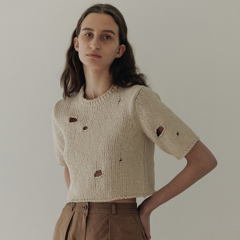 Dame kortærmet sweater med stilfuldt hulmønster og afslappet pasform Stilla