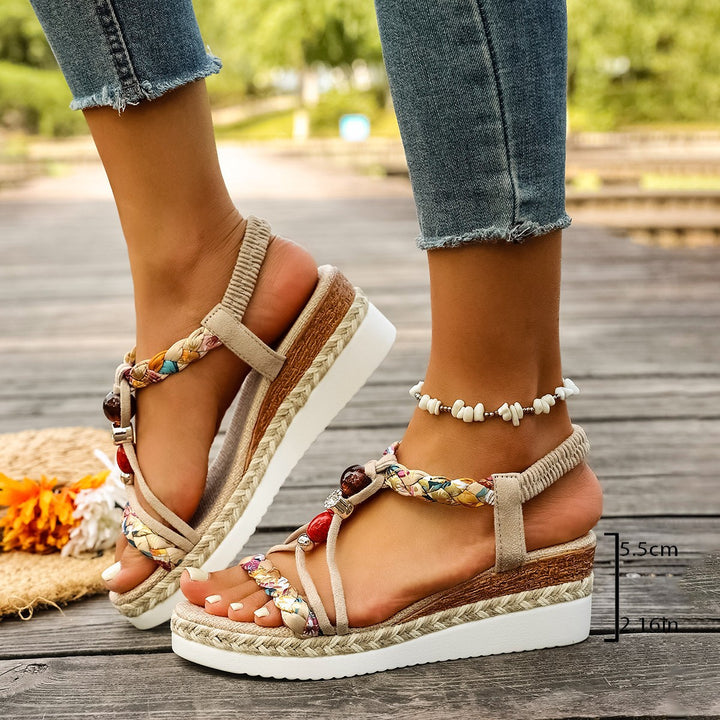 Dame Wedge-sandaler med elegant applikation og fleksibel fodseng Stilla