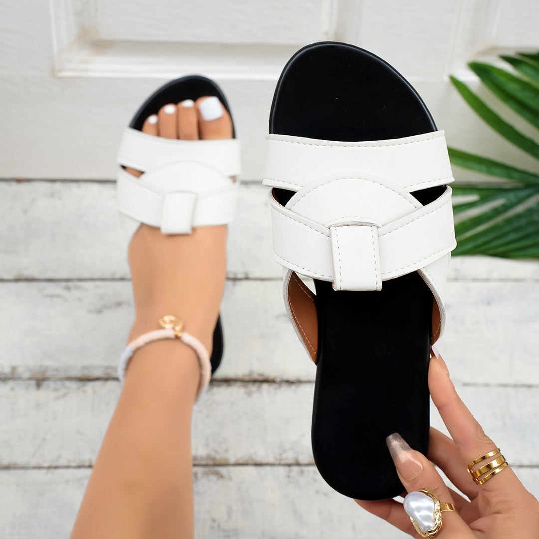 Dame sandaler med elegant krydsrem og komfortabelt fodseng Stilla
