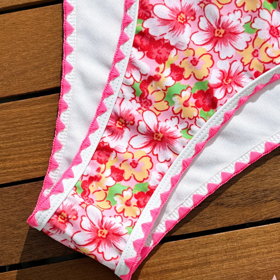 Dame bikinisæt med blomsterdesign og elegante cut-outs Stilla