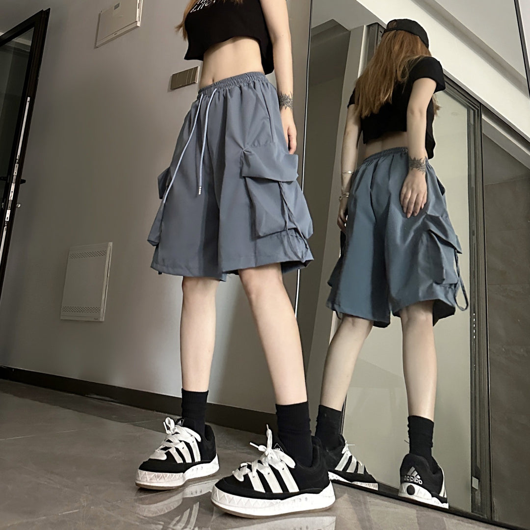 Kvindernes cargo shorts med praktiske sidelommer og elastisk talje