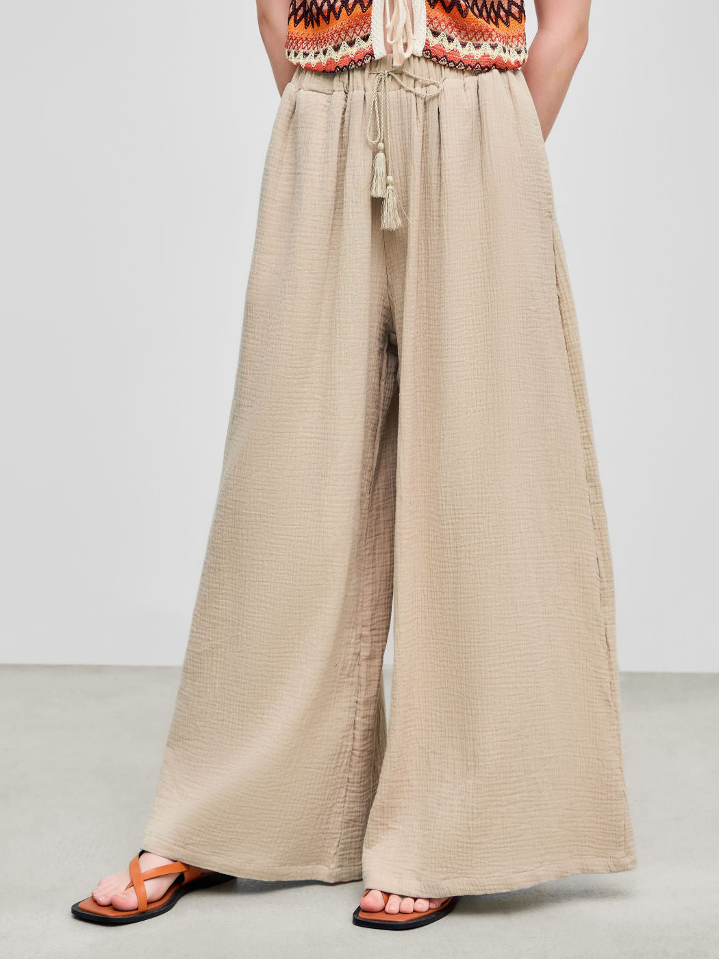 Dame bred sommerbukser i afslappet boho-stil med elastisk talje og sidelommer Skovae