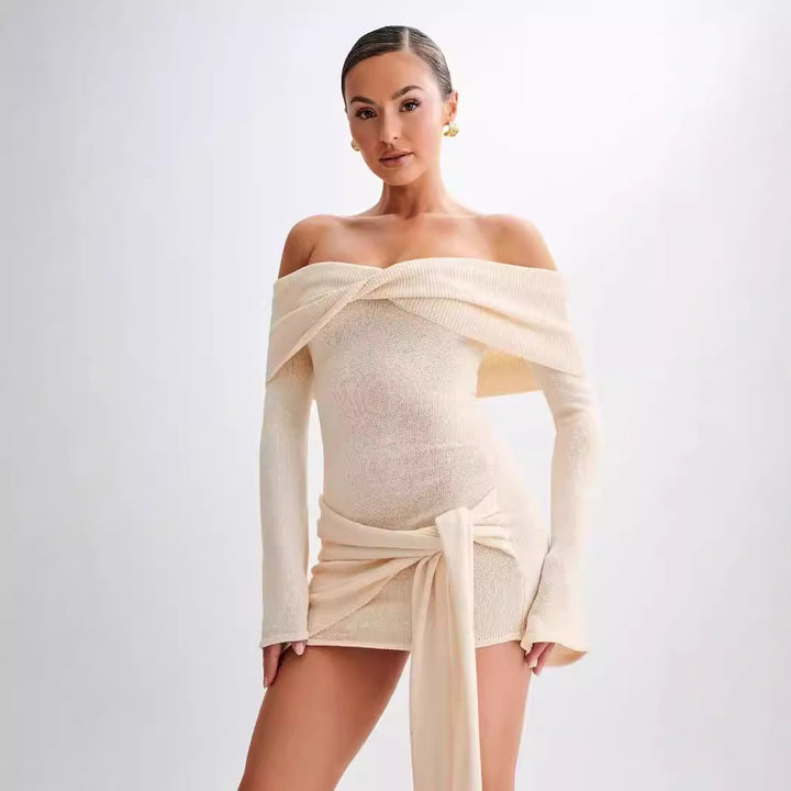 Dame mini kjole med off-shoulder design og bælte Stilla