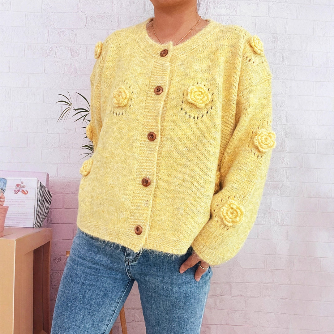 Kvinders hyggelige cardigan med blomsterapplikationer og knaplukning Stilla
