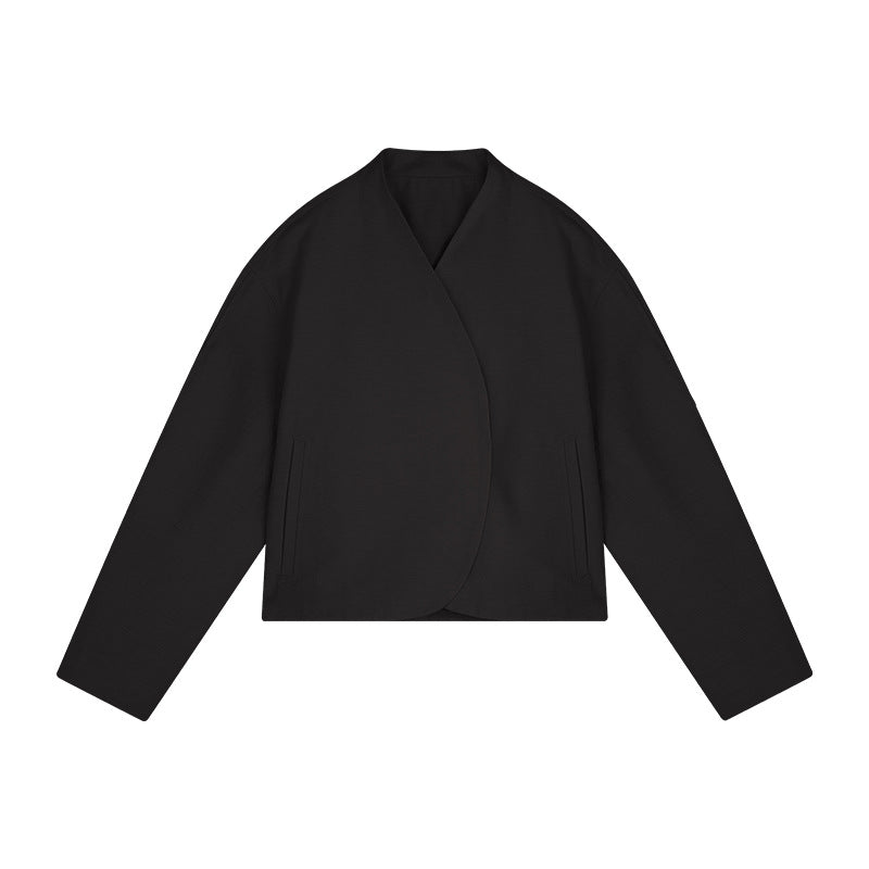 Dame stilfuld kort jakke i moderne kimono-design med sidelommer Stilla