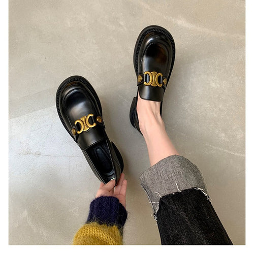 Dame elegante og moderne loafers med metal-detaljer Stilla
