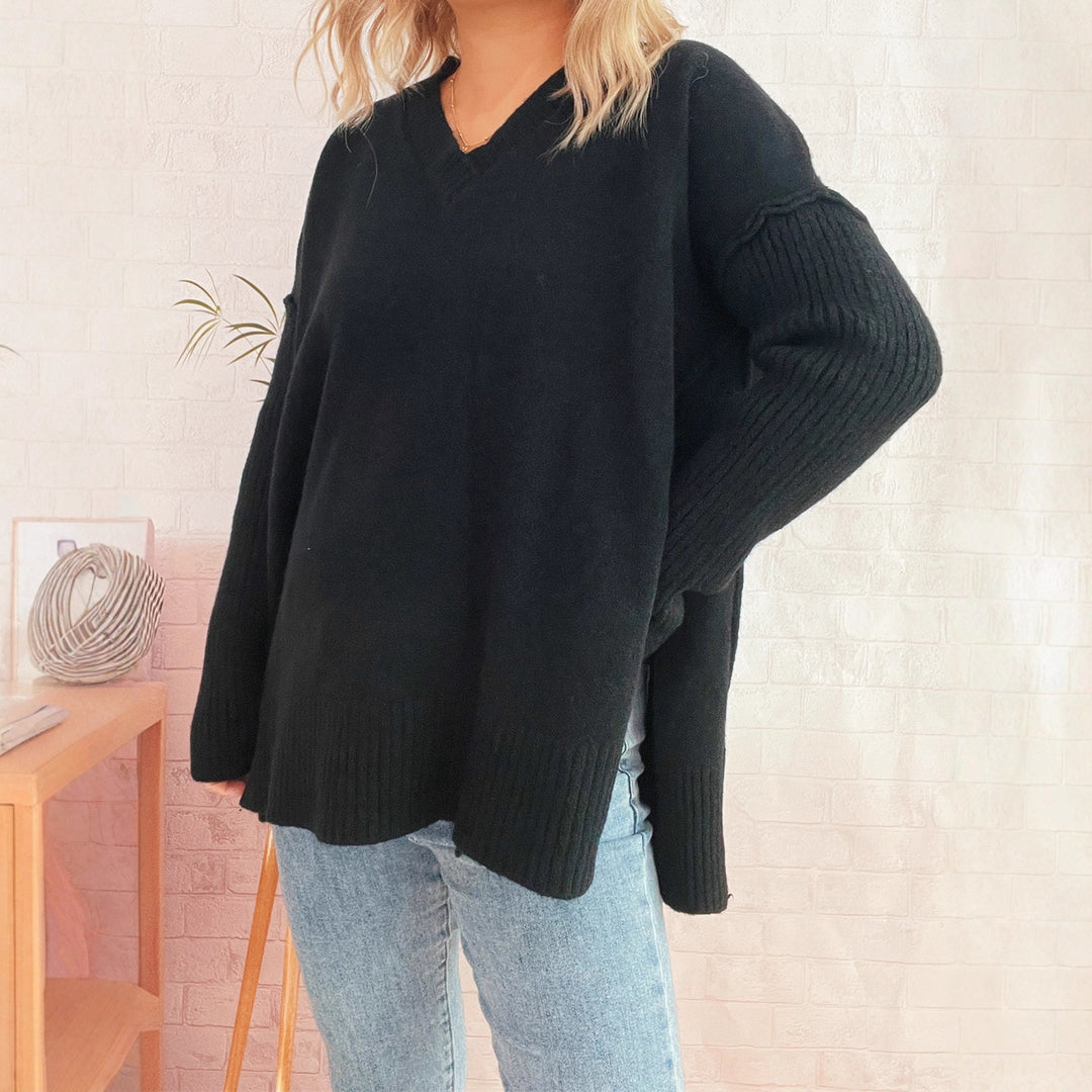 Kvinders V-hals sweater med teksturerede ærmer og løs pasform Stilla