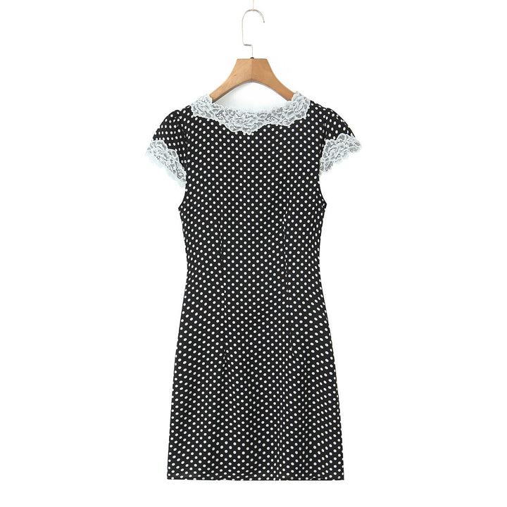 Dame sommerkjole med ruffledetaljer og prikket design Stilla