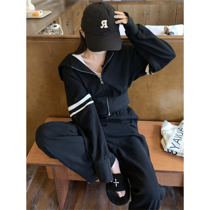 Kvindernes sporty hoodie og joggebuksen sæt med sporty lynlås og bred pasform Skovae