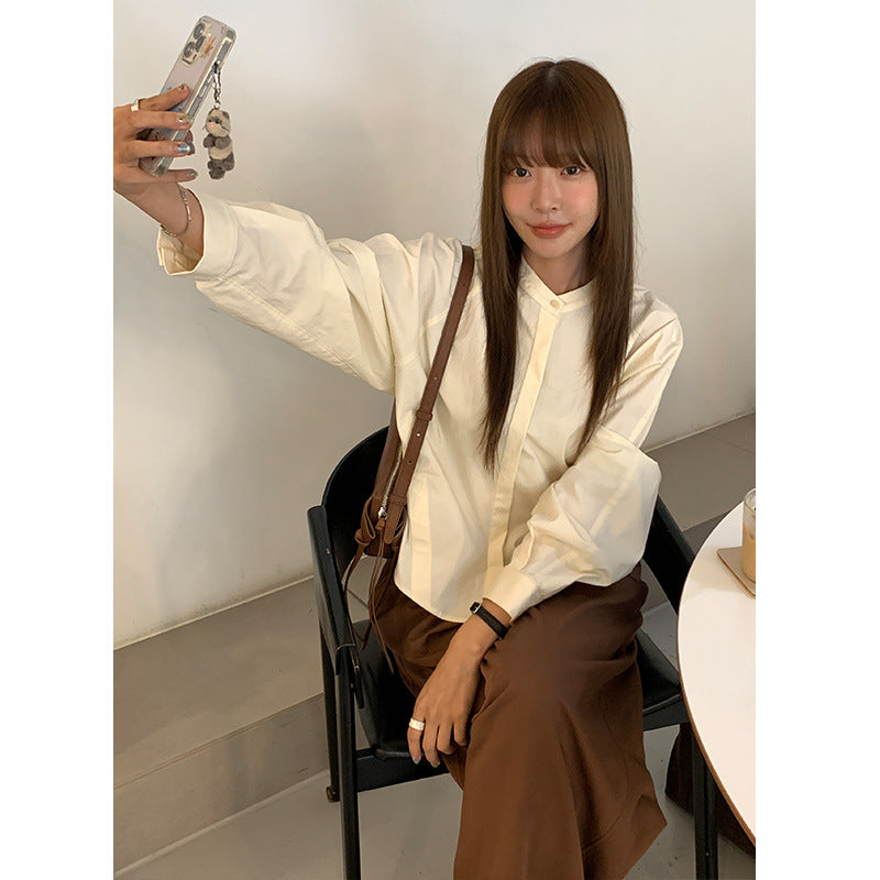 Dame modernt langærmet top med struktureret pasform og smart ståkrave Stilla