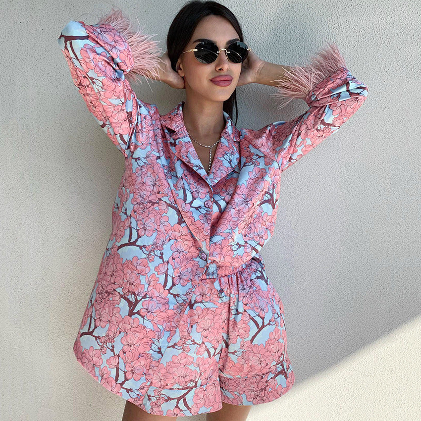 Dame satin pyjamasæt med eksklusivt blomsterprint og frynse detaljer Stilla