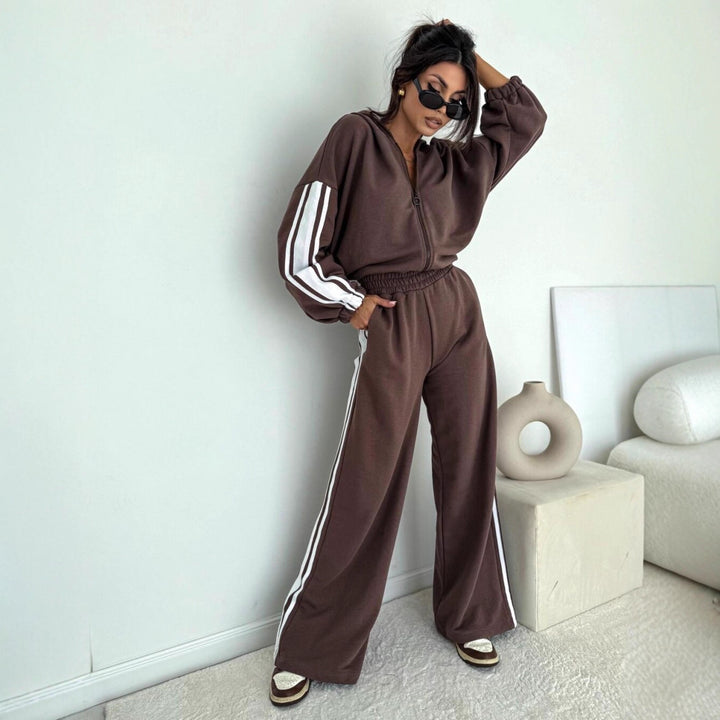 Kvindeligt sporty loungewear sæt med høj krave og løs pasform Skovae