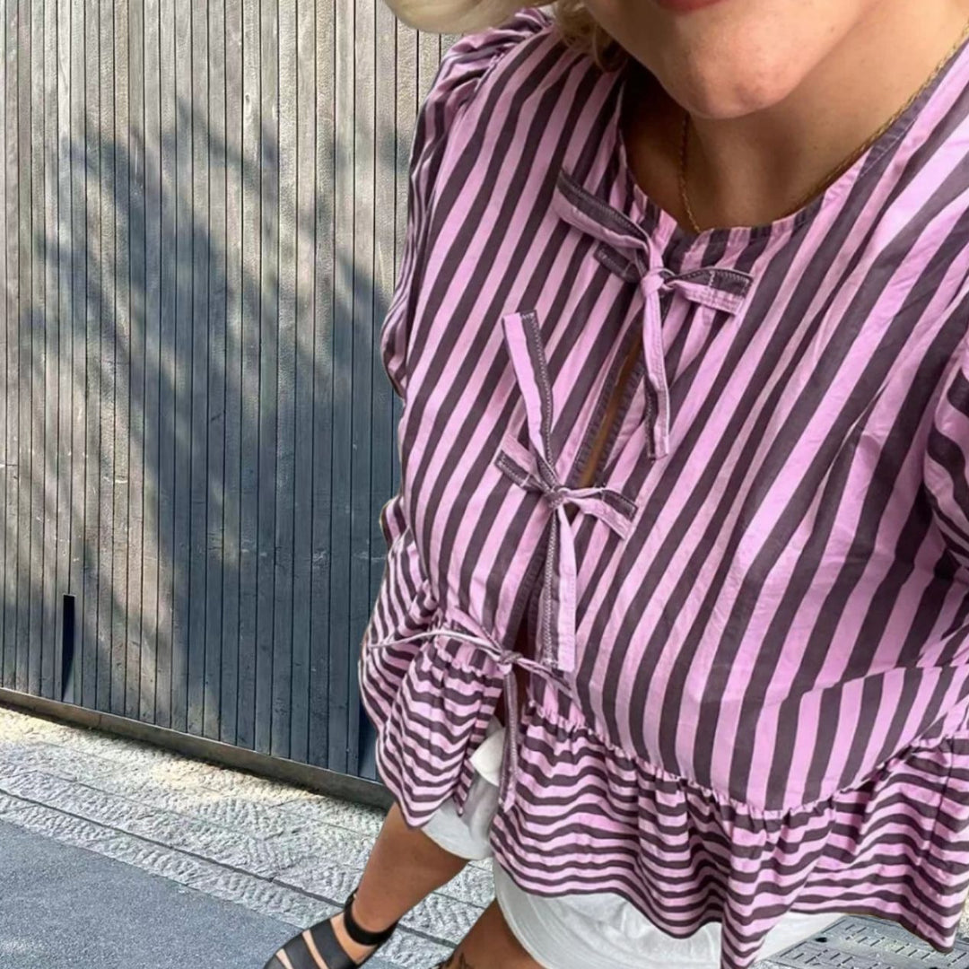 Kvinders fritidsbluse med moderne stripe mønster og afslappet snit