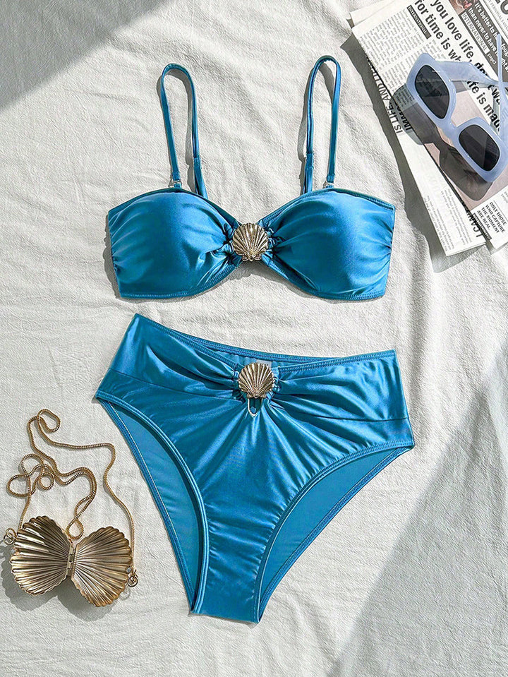 Dame Bandeau-bikini med elegant muslingdetalje og høj benudskæring Skovae