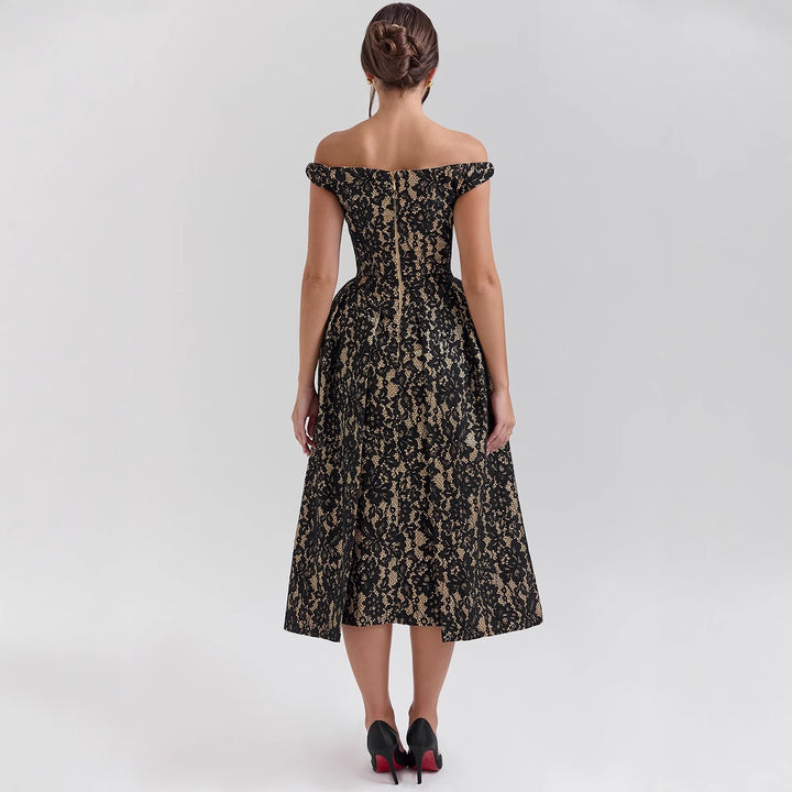 Damer spidskjole med off-shoulder design og elegant nederdel Stilla