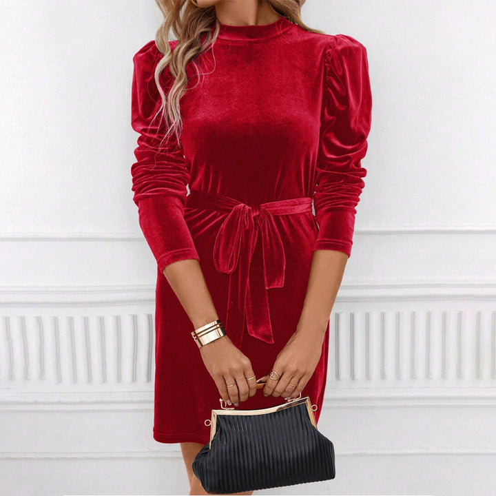 Kvinders elegante velour mini kjole med sløjfe i taljen og sofistikerede puffærmer Stilla