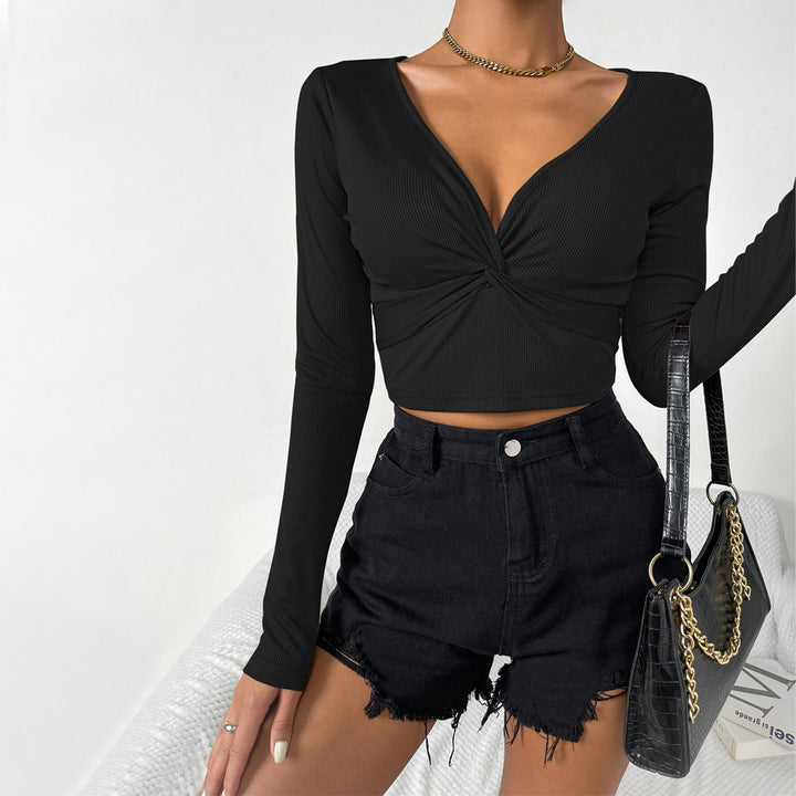 Kvinders cropped langærmet skjorte med sofistikeret knudedetalje design Stilla