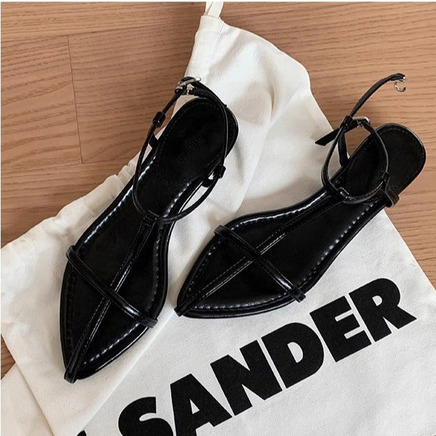 Dame elegante flade sandaler med justerbar rem og spidst design Stilla
