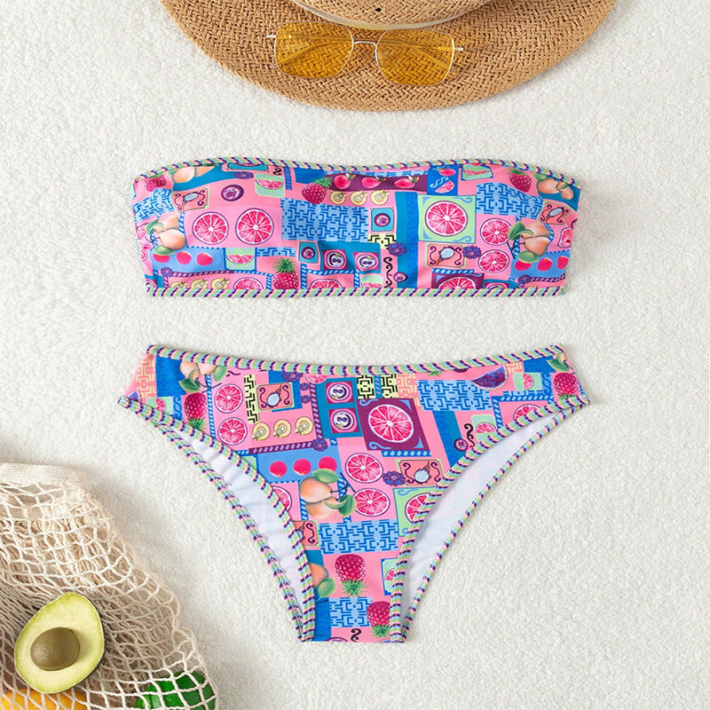Dame bandeau bikini med frugtmønster og dekorative kontrastsyninger Skovae