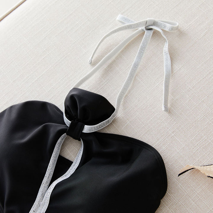 Dame bikini-sæt med elegant rynkning og moderigtige bandeau-top Stilla