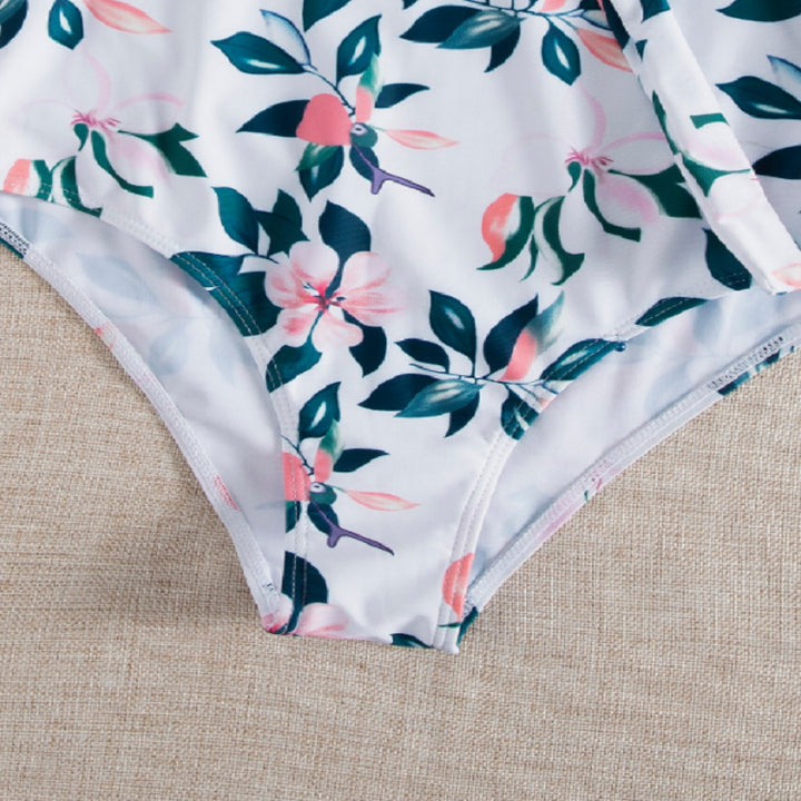 Dame én-delt badedragt med elegant snøre detaljer og floralt design Stilla