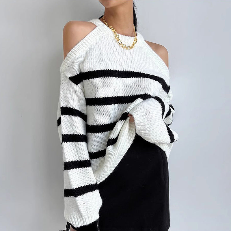 Kvindes oversized pullover med åben skulderdesign og stribemønster Stilla