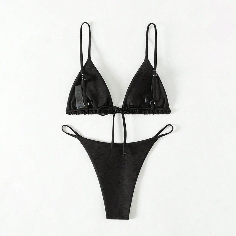 Dame trendy bikini med trekantet top og minimalistisk underdel Skovae